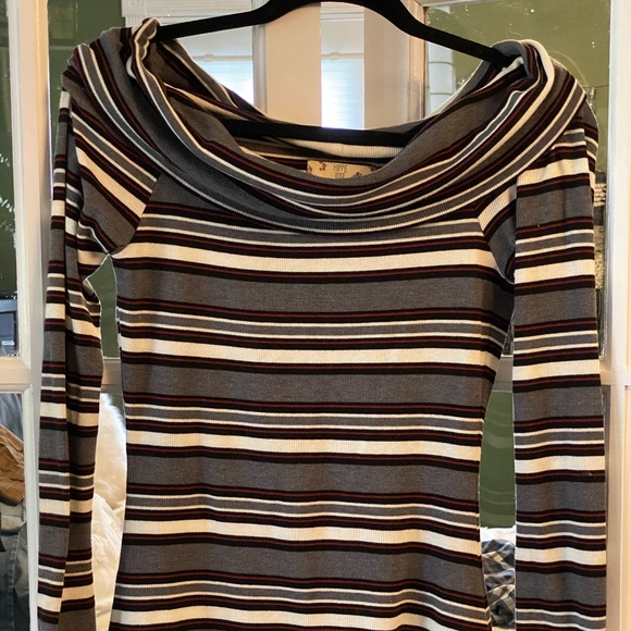 Off the shoulder sweater - Picture 3 of 5